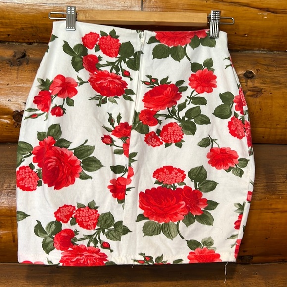 Floral  body con mini skirt - Picture 2 of 2